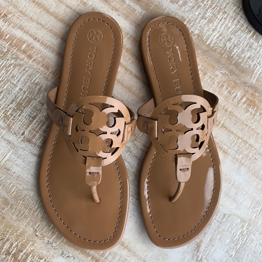 Tory Burch Tan patent leather Size 7
